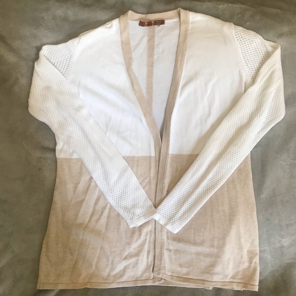 Women’s lightweight white and tan sweater size Large